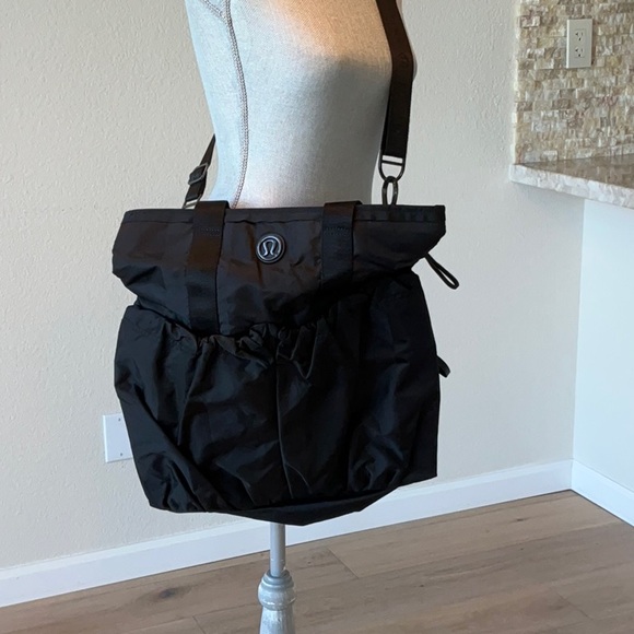 Lululemon Black Every Day Bag. Use for work or working out! Tons of storage! - Picture 2 of 11